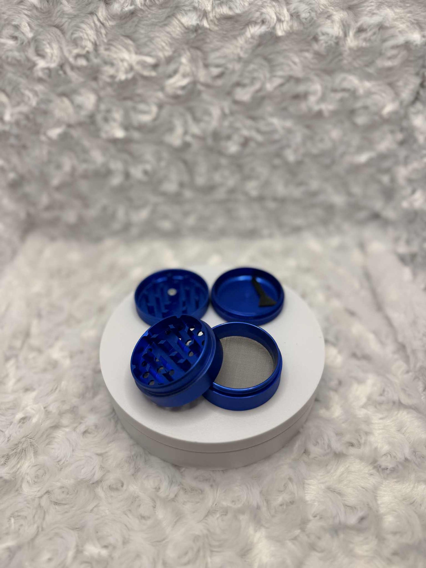 Compact 38mm Blue Herb Grinder – Smooth Grinding in Style