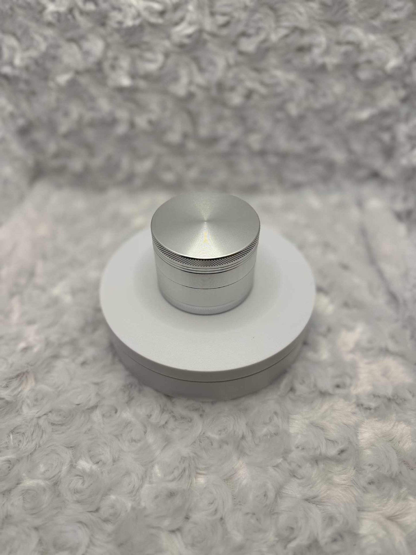 Sleek 48mm Silver Herb Grinder – Precision and Shine